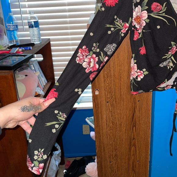 Top - Picture 3 of 6